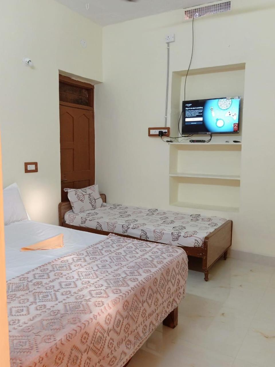 Mahesh Guest House Hampi Exterior photo